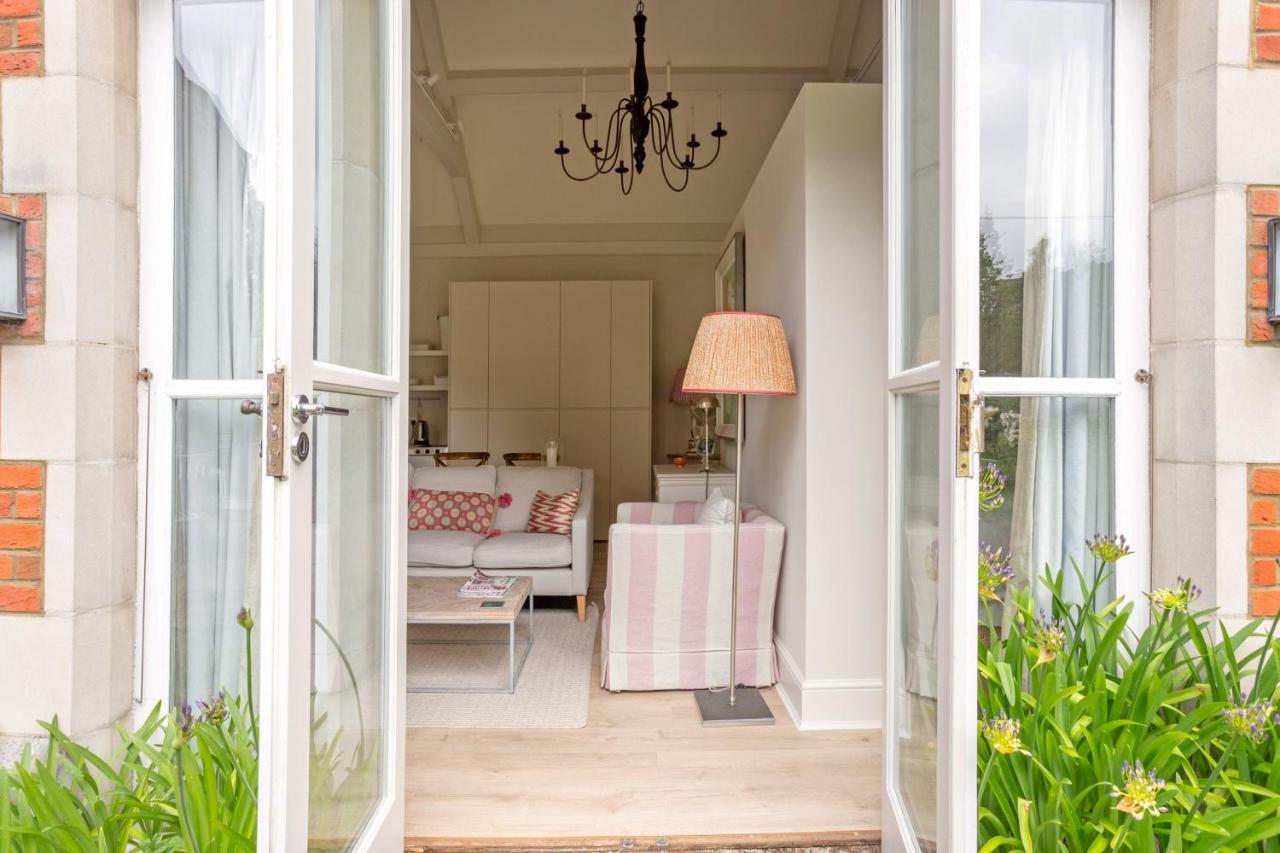 The Annexe - Beautiful Apartment With Garden Close To Heathrow And Windsor Staines-upon-Thames Exterior photo