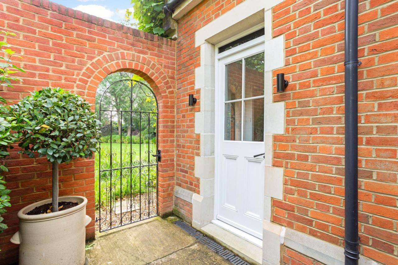 The Annexe - Beautiful Apartment With Garden Close To Heathrow And Windsor Staines-upon-Thames Exterior photo