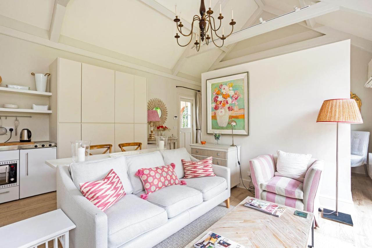 The Annexe - Beautiful Apartment With Garden Close To Heathrow And Windsor Staines-upon-Thames Exterior photo